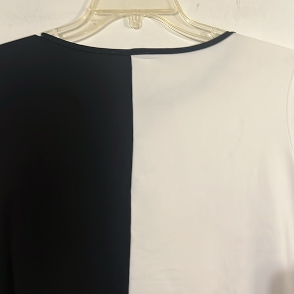 1ère Avenue black/cream 3/4 sleeve handkerchief hem top - Picture 6 of 9